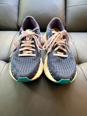 Brooks Women's Navy/lavender Running Shoes